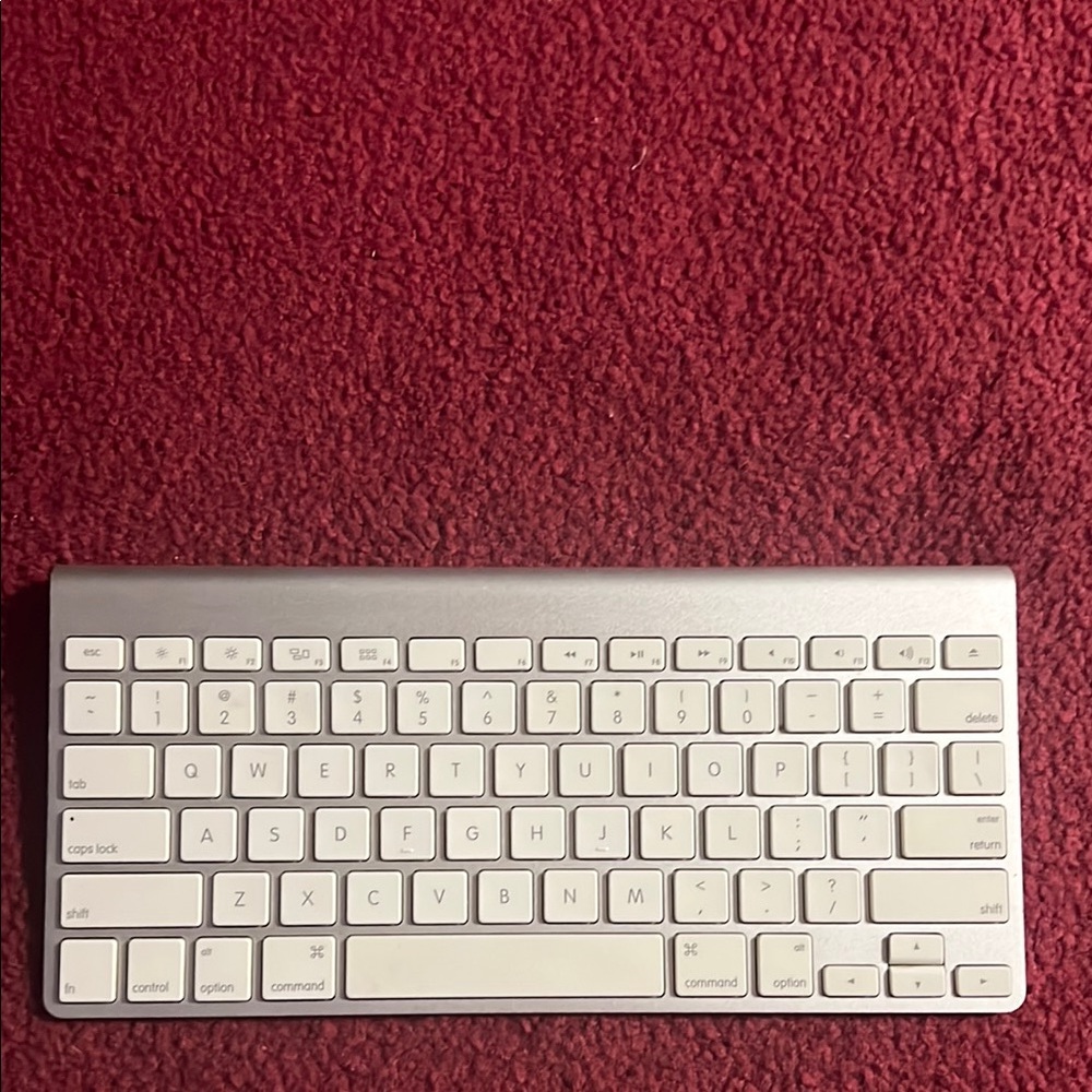 Mac Wireless Silver and White Keyboard